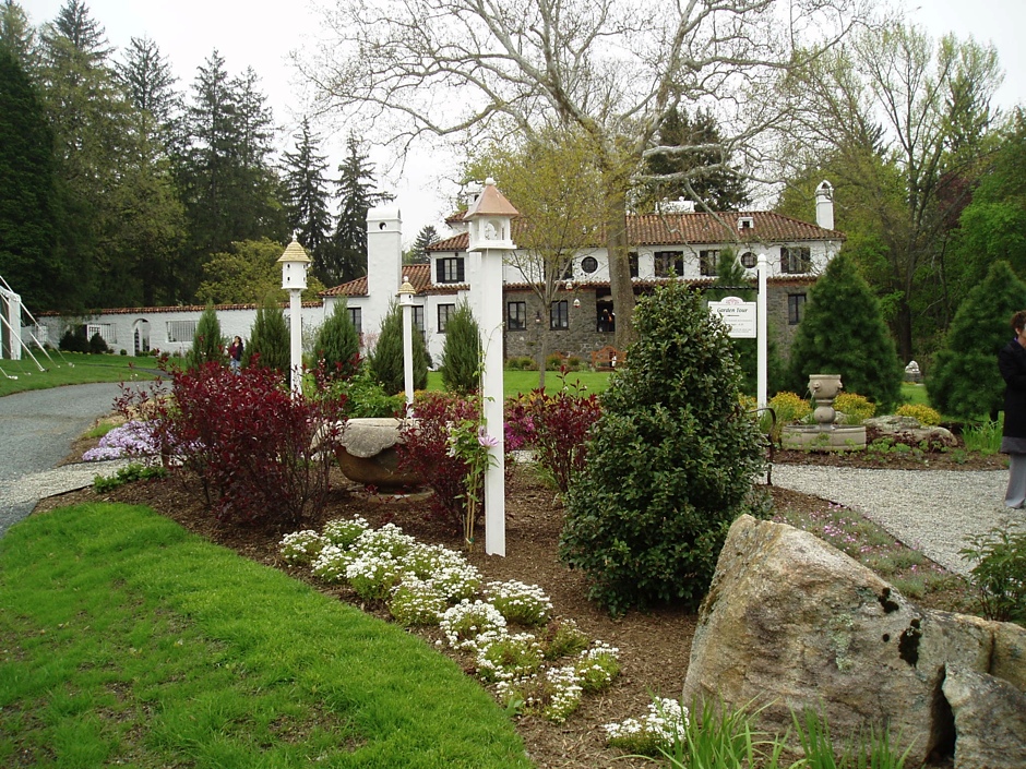 Mansion in May, Froh Heim Far Hills