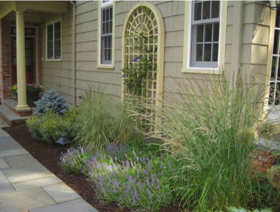 Side Entry Garden with Trellis