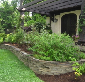 Fieldstone Wall Bed